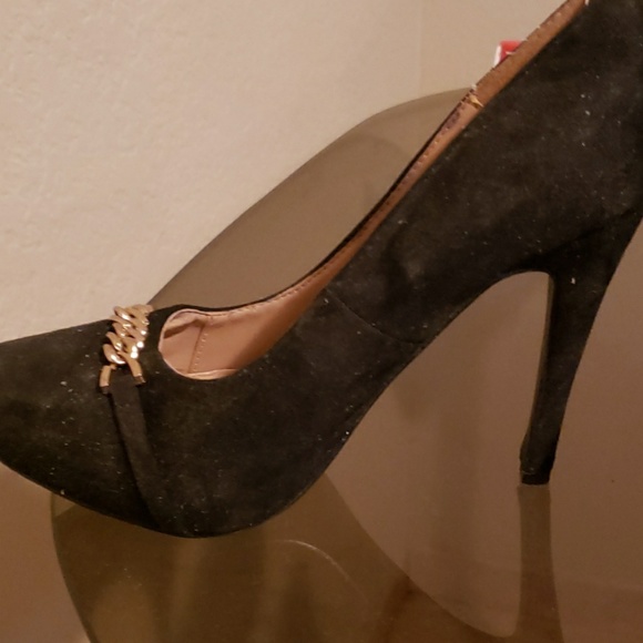 Heels - Picture 2 of 2